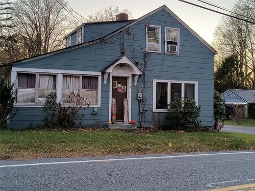 1 Staples Ln, New Windsor, NY, 12553-8064 | Card Image