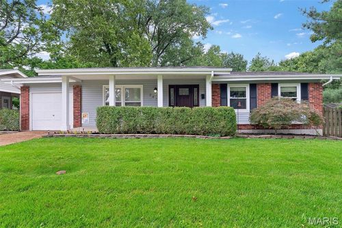 2470 Palm Dr, Florissant, MO, 63031-2516 | Card Image