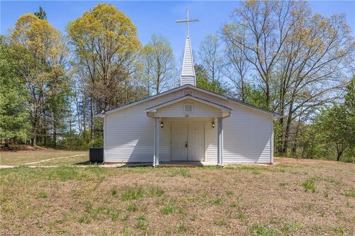 121 Ellis Rd, Mayodan, NC, 27027-8066 | Card Image