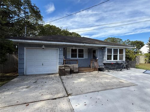 135 Forrest Ave, Shirley, NY, 11967-1958 | Card Image