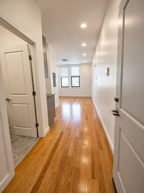 402-64 Market St, Lynn, MA, 01901-1154 | Card Image