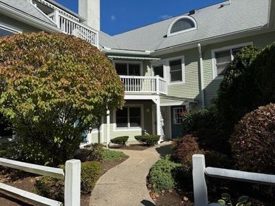 217 - 140 Lincoln Rd, Condo with 2 bedrooms, 2 bathrooms and 1 parking in Lincoln MA | Image 2