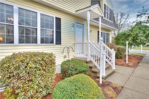 25 Hyde Ave, Pawtucket, RI, 02861-2901 | Card Image