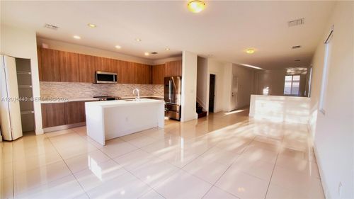 7210 Nw 103rd Path, Doral, FL, 33178-4417 | Card Image