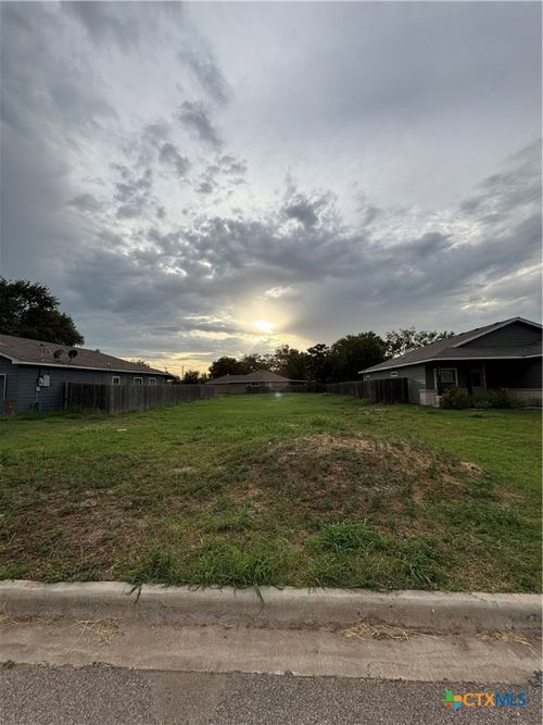 612 Briggs St, Lampasas, TX, 76550-3764 | Card Image