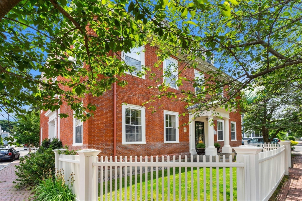 Federal St, Newburyport, MA 01950