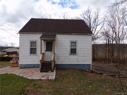 2 Mertes Ln, New Windsor, NY, 12553-6804 | Card Image