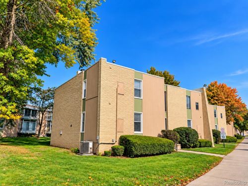 33379 Fargo Street, Livonia, MI, 48152 | Card Image
