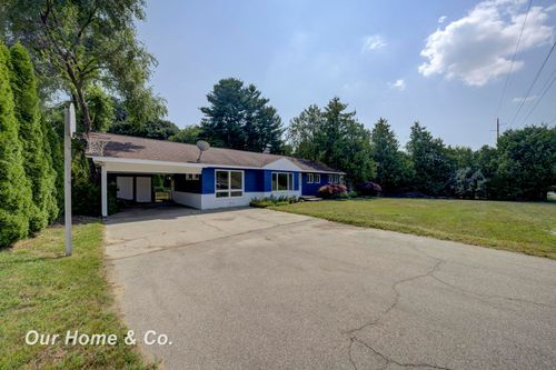 6072 Center Rd, Traverse City, MI, 49686-1975 | Card Image
