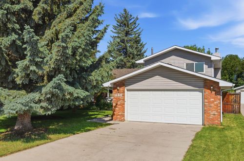 680 Deer Park Way Se, Calgary, AB, T2J5M1 | Card Image