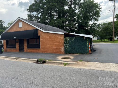 134 E 11th St, Newton, NC, 28658-2262 | Card Image