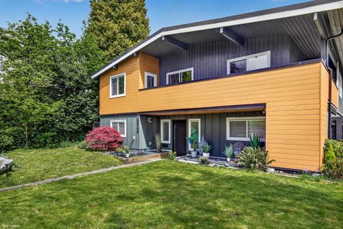 6858 Patterson Ave, Burnaby, BC, V5J3N6 | Card Image