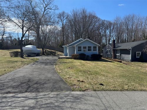 44 Cedar Dr, Miller Place, NY, 11764-1304 | Card Image