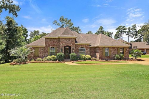108 Woods Crossing Blvd, Madison, MS, 39110-7092 | Card Image