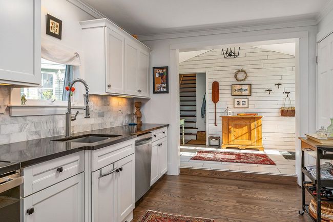 UNIT-1 - 8 Central Avenue, Condo with 4 bedrooms, 3 bathrooms and null parking in Portsmouth NH | Image 5