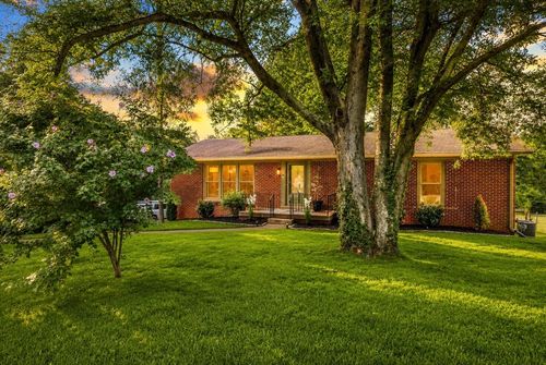 521 Westcrest Dr, Nashville, TN, 37211-5360 | Card Image