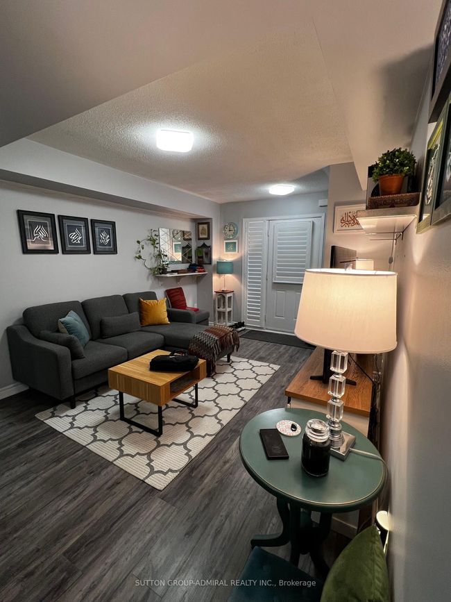 1 - 150 Chancery Rd, Condo with 2 bedrooms, 1 bathrooms and 1 parking in Markham ON | Image 4