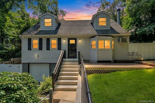 14 Seaside Ave, Sound Beach, NY, 11789-2821 | Card Image