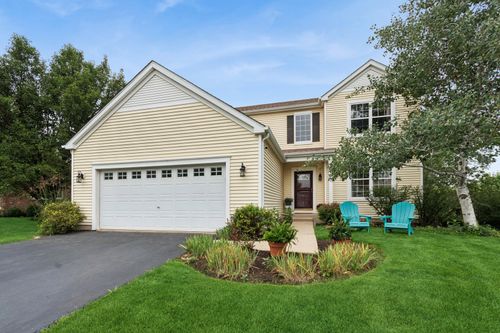 2318 W Cascade Cir, Round Lake Beach, IL, 60073-8133 | Card Image