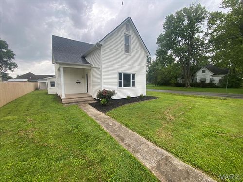 841 N Franklin St, Staunton, IL, 62088-1027 | Card Image