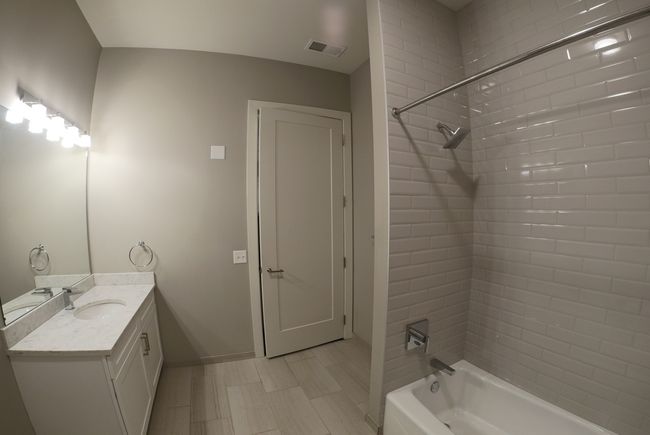 APT-303 - 2050 Clark St, Condo with 2 bedrooms, 2 bathrooms and 1 parking in Chicago IL | Image 15