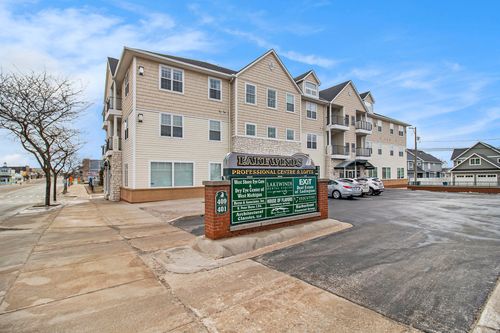 unit-208-401 W Ludington Ave, Ludington, MI, 49431-2496 | Card Image