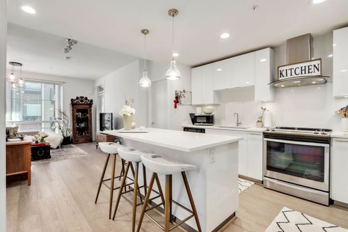 320-723 W 3rd St, North Vancouver, BC, V7M0E4 | Card Image