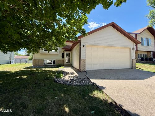 1508 36th Ave S, Fargo, ND, 58104-6108 | Card Image