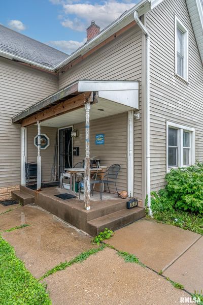 1441 W 12 Th Street, House other with 2 bedrooms, 1 bathrooms and null parking in Davenport IA | Image 2