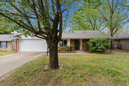 211 W 17th St, Owasso, OK, 74055-4630 | Card Image