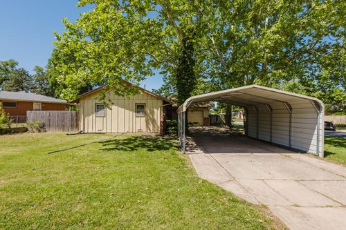 1001 S Eastmoor St, Wichita, KS, 67207-3227 | Card Image