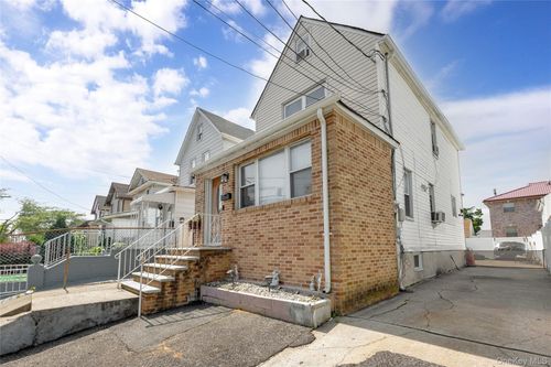 12311 115th Ave, South Ozone Park, NY, 11420-2018 | Card Image