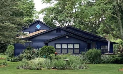 7575 Biddulph St, Port Franks, ON, N0M2L0 | Card Image