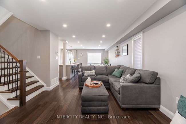 8 Sheardown Dr, House attached with 3 bedrooms, 3 bathrooms and 1 parking in Nobleton ON | Image 9