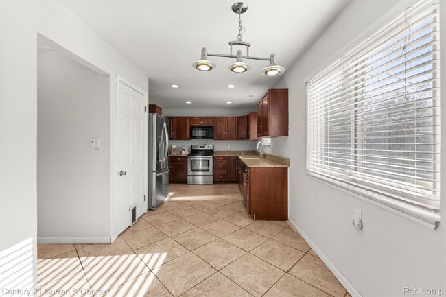 20740 Marter Rd, House other with 4 bedrooms, 3 bathrooms and null parking in Grosse Pointe Woods MI | Image 5