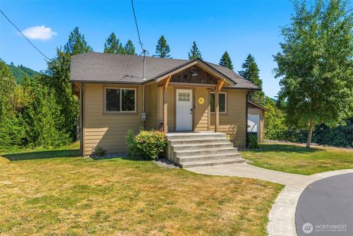 4236 Pleasant Hill Rd, Kelso, WA, 98626-9304 | Card Image