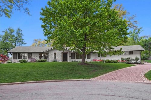 9818 Overbrook Ct, Leawood, KS, 66206-2353 | Card Image