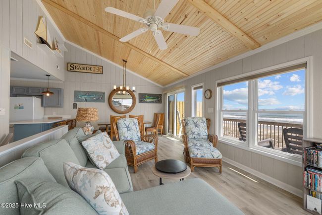 Living Area with great oceanviews | Image 10