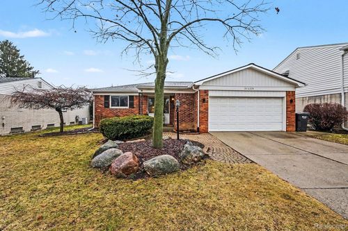 31429 Edgeworth Dr, Madison Heights, MI, 48071-1019 | Card Image