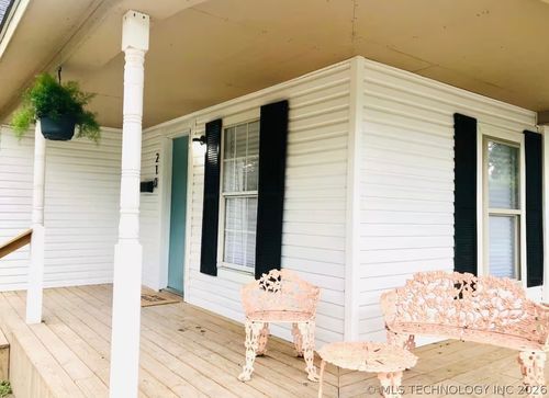 210 W Morgan St, Tahlequah, OK, 74464-2622 | Card Image