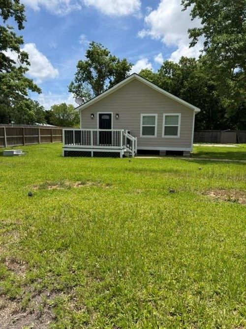 2113 Cemetery Rd, Santa Fe, TX, 77517-3725 | Card Image