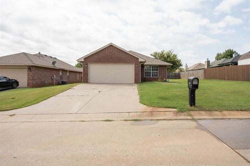 203 Oak Tree Lane, Midwest City, OK, 73130 | Card Image