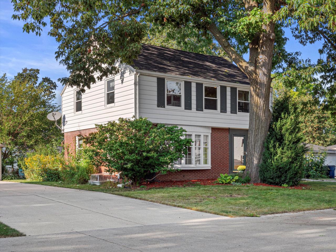 Warnimont Ave, Milwaukee, WI 53220