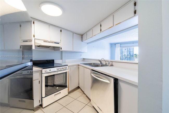 APT-308 - 2600 Collins Ave, Condo with 2 bedrooms, 4 bathrooms and null parking in Miami Beach FL | Image 10
