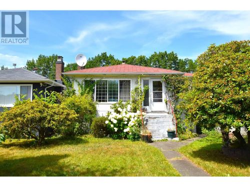 3561 E 23rd Ave, Vancouver, BC, V5R1C3 | Card Image