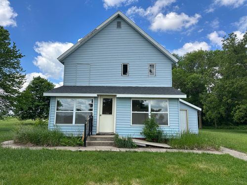 15494 355th St, Forest City, IA, 50436-7746 | Card Image