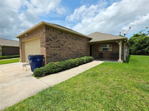 2402 14th Avenue N, Texas City, TX, 77590 | Card Image