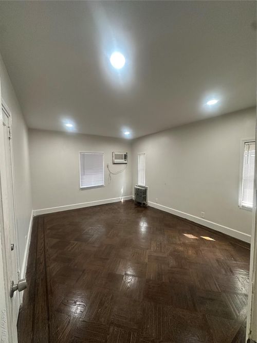 133 225th St, Laurelton, NY, 11413-1724 | Card Image