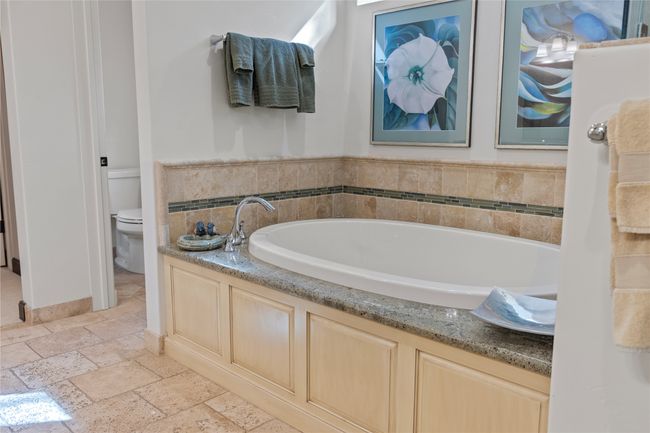 Soaking tub. | Image 41