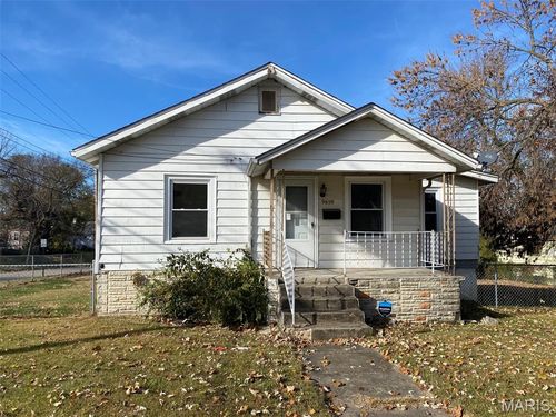 9659 Diamond Dr, Saint Louis, MO, 63137-3219 | Card Image
